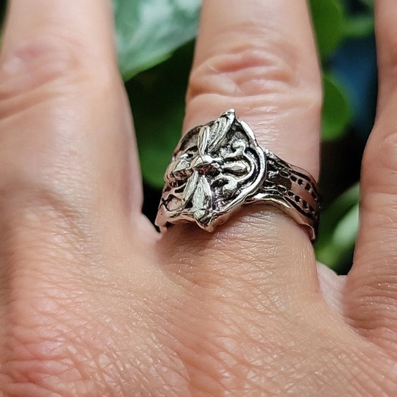 Honeybee Spoon Style Ring - Picture 4 of 8